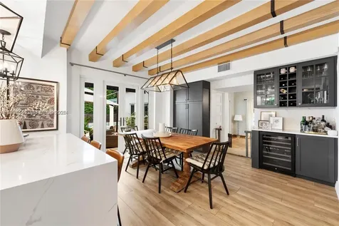 5621 Alton Road Miami Beach FL 33140