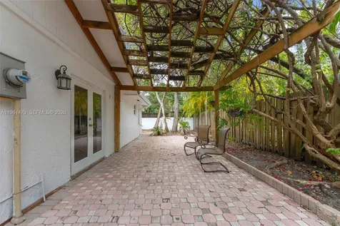 5961 SW 56th Terrace South Miami FL 33143