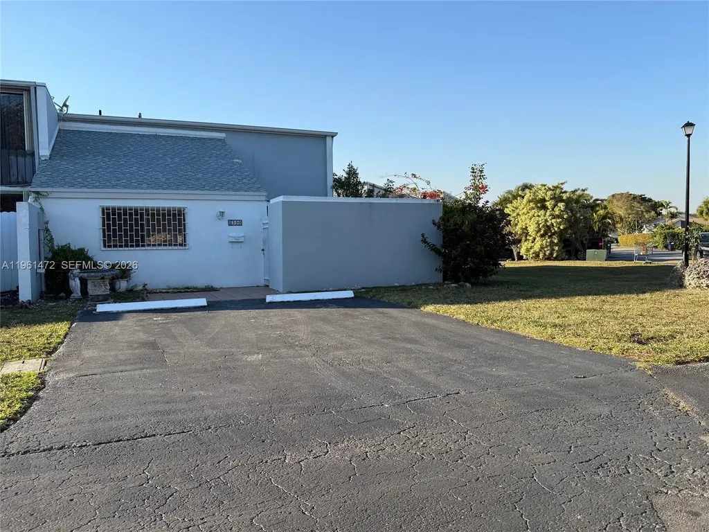 2500 SW 122nd Court Miami FL 33175