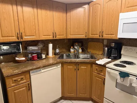 2500 SW 122nd Court Miami FL 33175