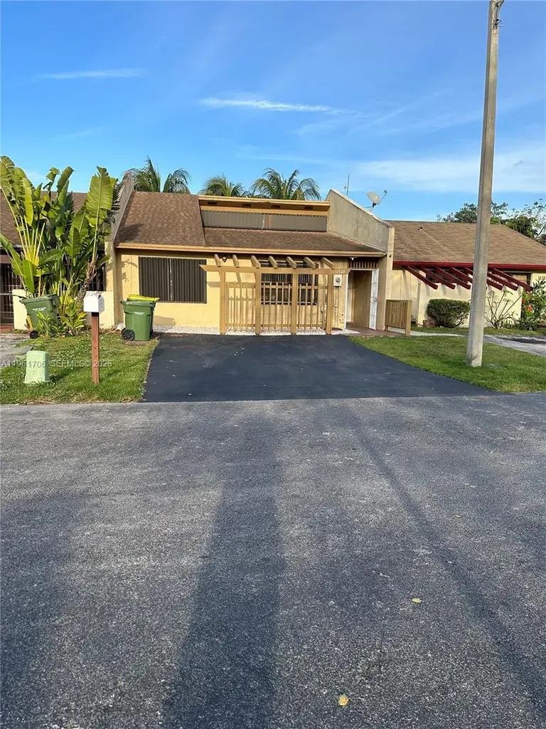 1525 Sandpiper Boulevard Homestead FL 33035