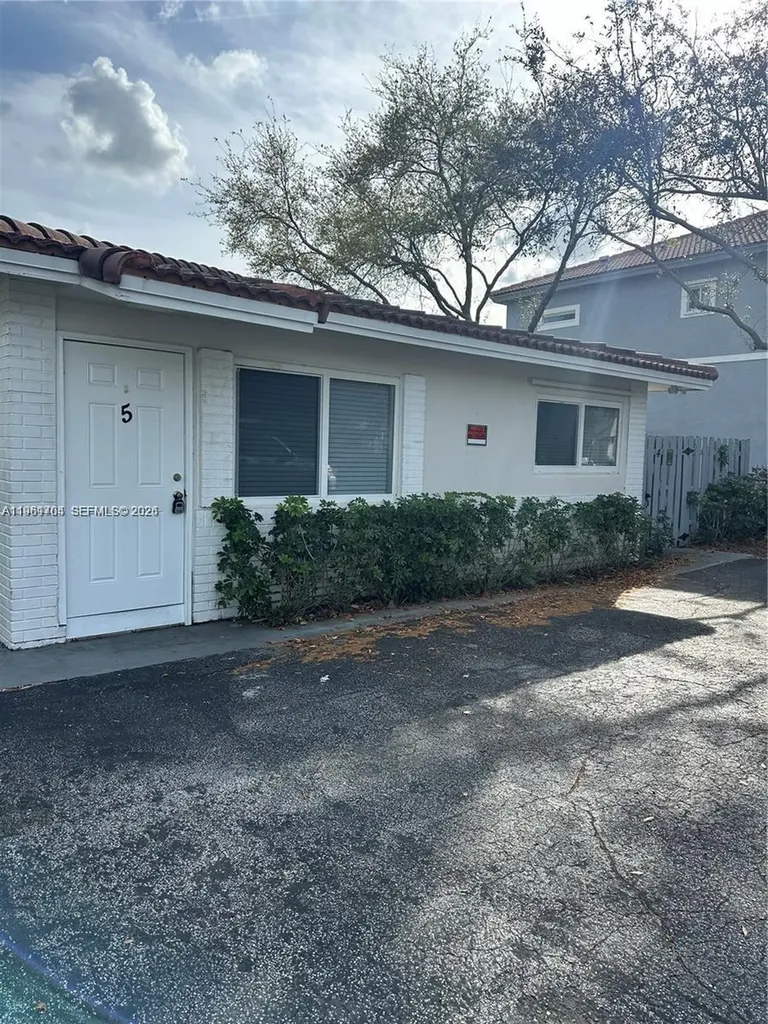 8704 NW 38th Drive Coral Springs FL 33065