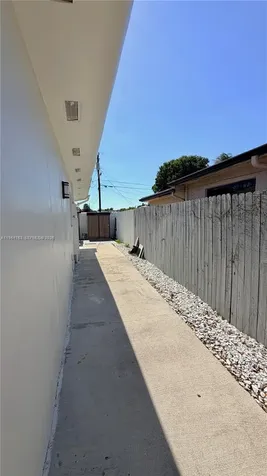 598 E 41st Street Hialeah FL 33013