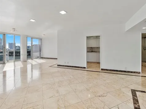 900 Bay Drive Miami Beach FL 33141