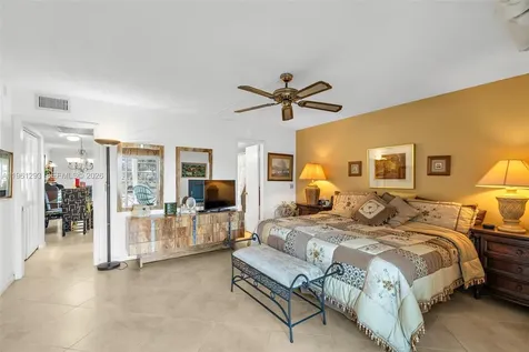 2051 N Newport N Deerfield Beach FL 33442