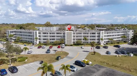 2051 N Newport N Deerfield Beach FL 33442