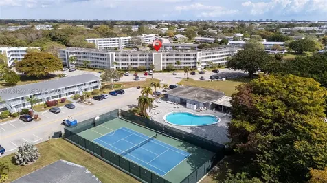 2051 N Newport N Deerfield Beach FL 33442