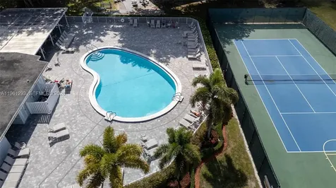 2051 N Newport N Deerfield Beach FL 33442