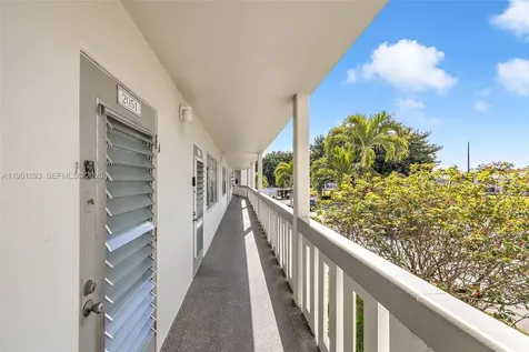2051 N Newport N Deerfield Beach FL 33442