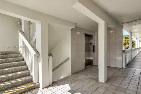 2051 N Newport N Deerfield Beach FL 33442