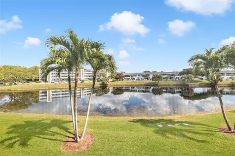 2051 N Newport N Deerfield Beach FL 33442