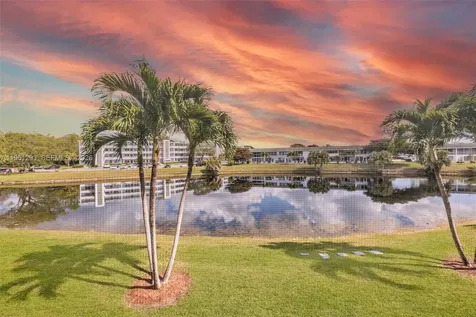 2051 N Newport N Deerfield Beach FL 33442