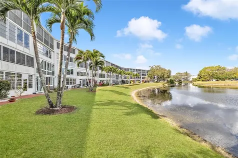 2051 N Newport N Deerfield Beach FL 33442