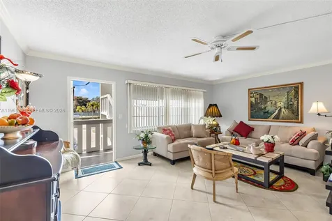 2051 N Newport N Deerfield Beach FL 33442