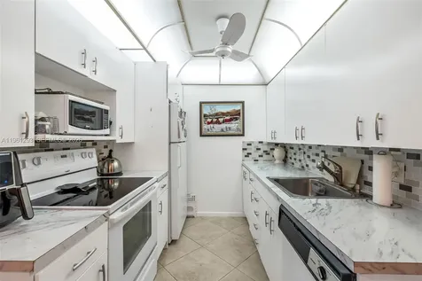 2051 N Newport N Deerfield Beach FL 33442