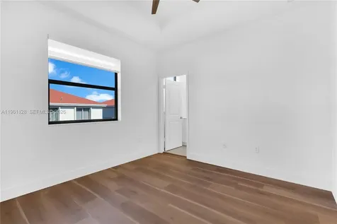 859 NE 211th Street Miami FL 33179