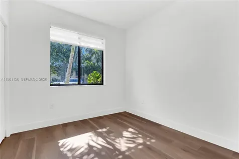 859 NE 211th Street Miami FL 33179