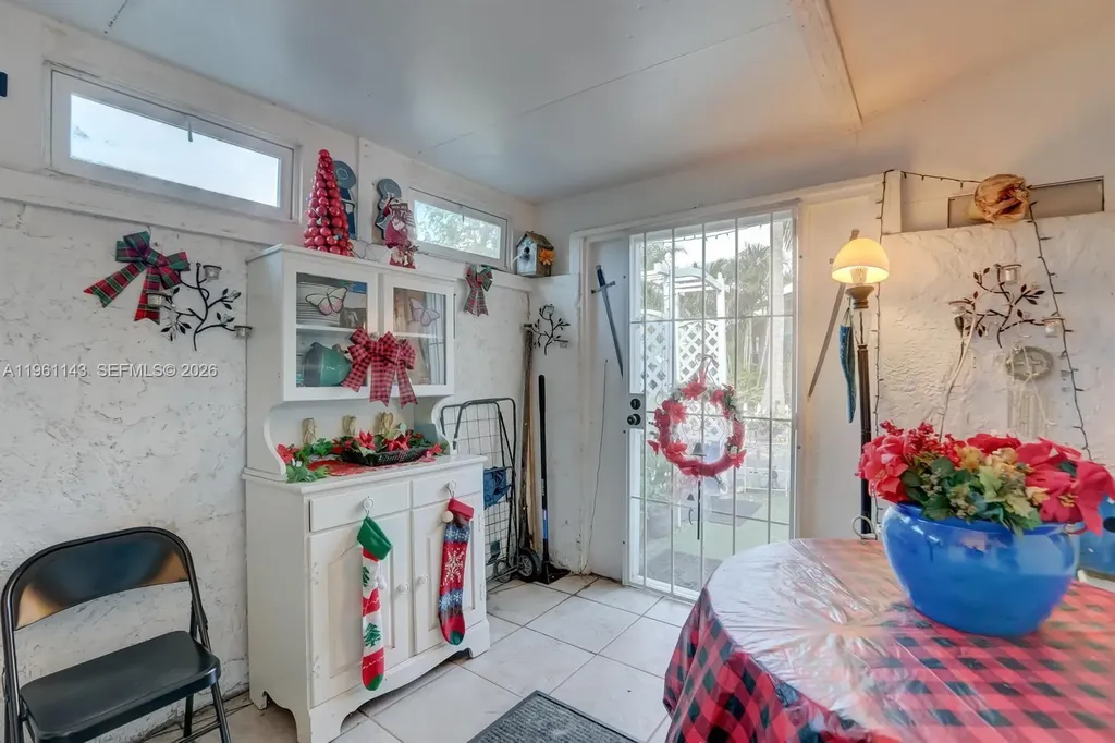 2200 SW 42nd Way Fort Lauderdale FL 33317