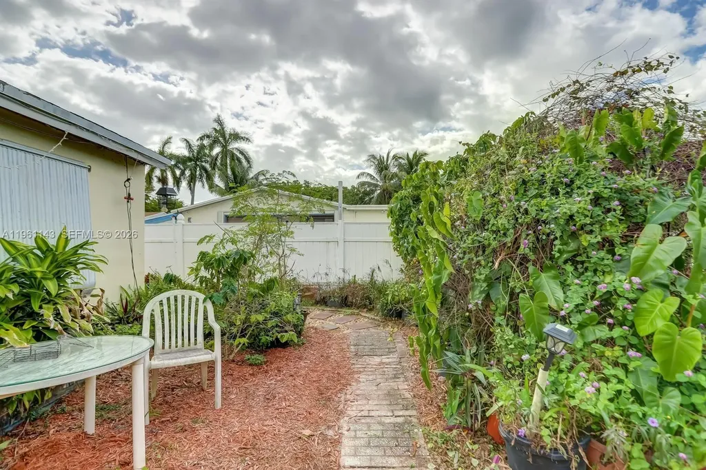 2200 SW 42nd Way Fort Lauderdale FL 33317