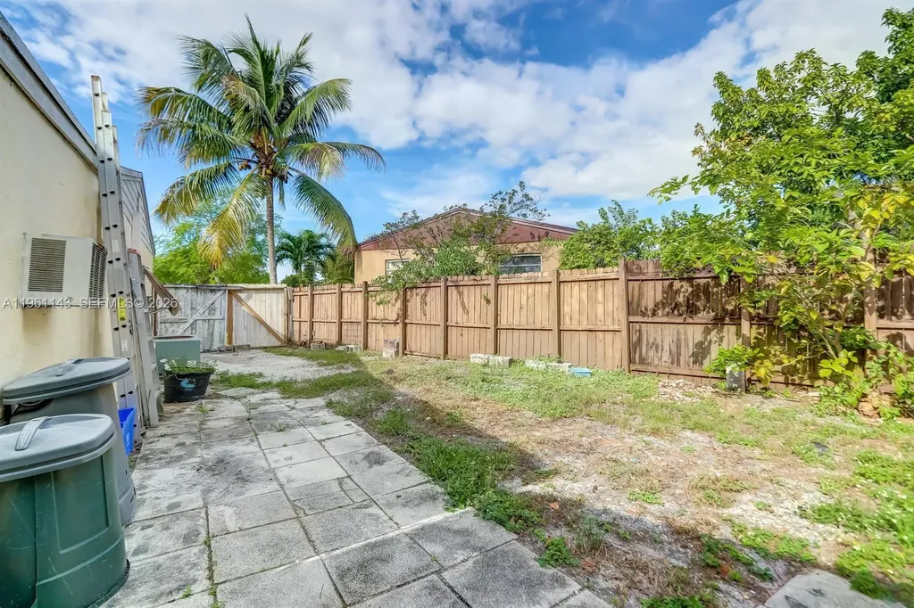 2200 SW 42nd Way Fort Lauderdale FL 33317