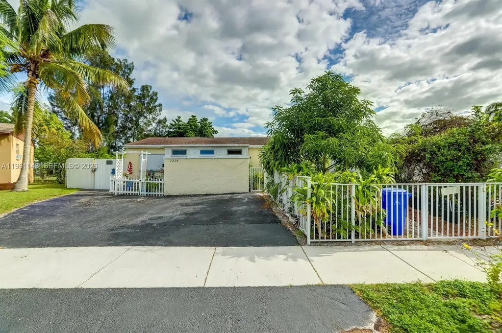 2200 SW 42nd Way Fort Lauderdale FL 33317