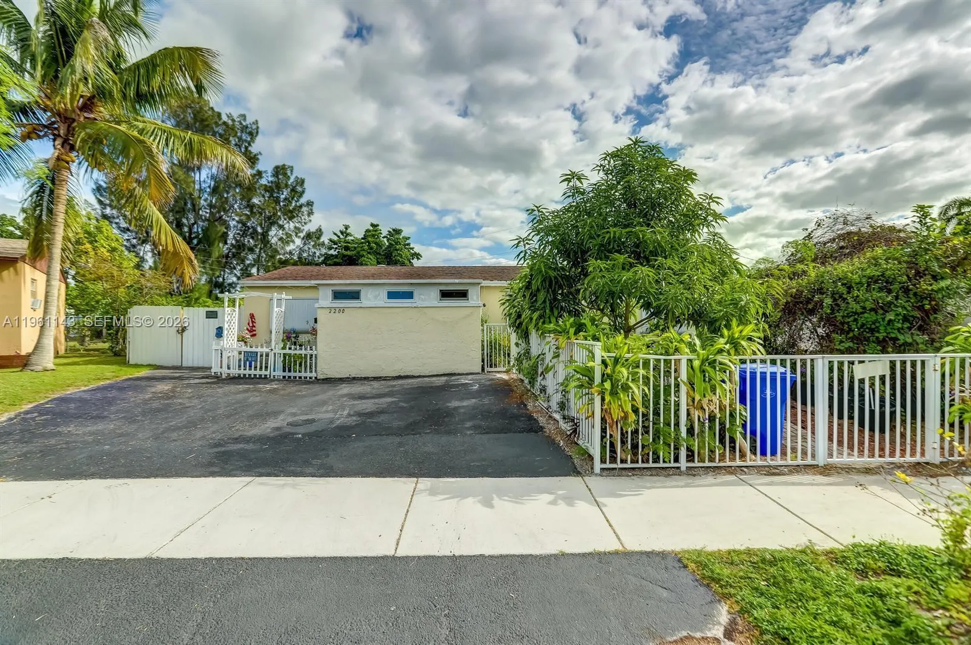 2200 SW 42nd Way Fort Lauderdale FL 33317