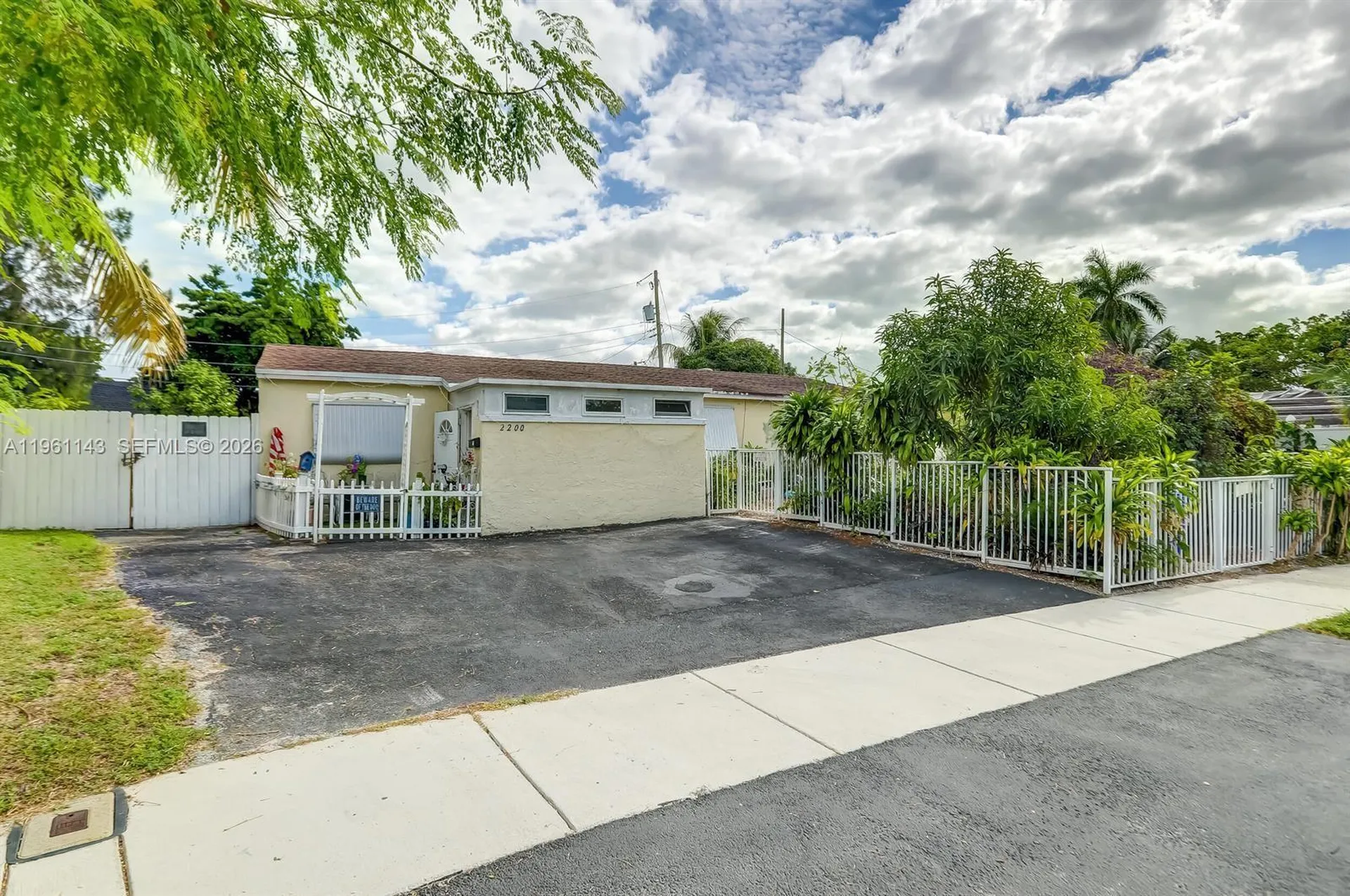 2200 SW 42nd Way Fort Lauderdale FL 33317