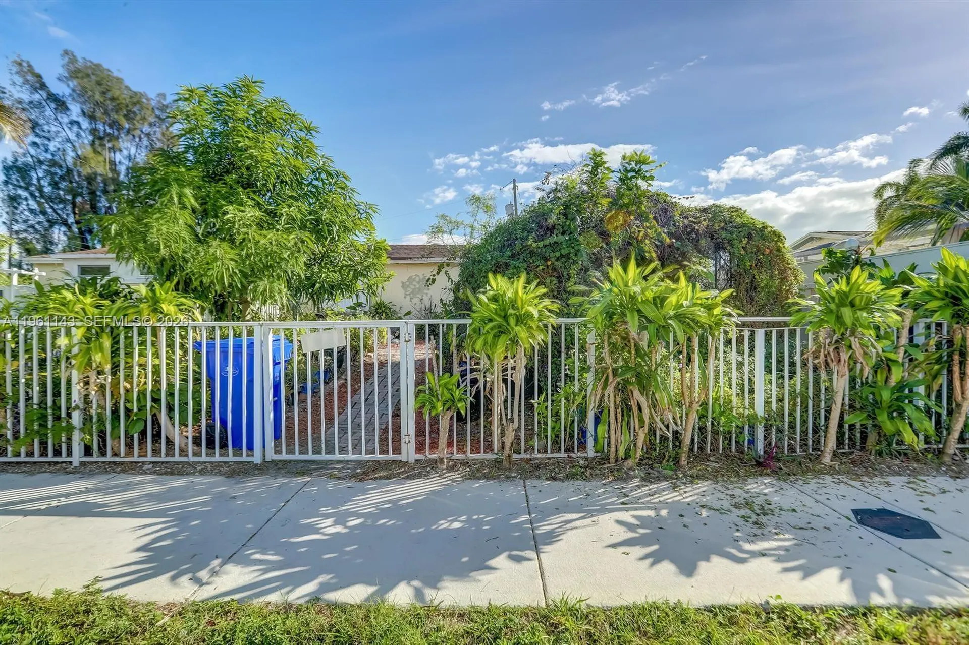 2200 SW 42nd Way Fort Lauderdale FL 33317