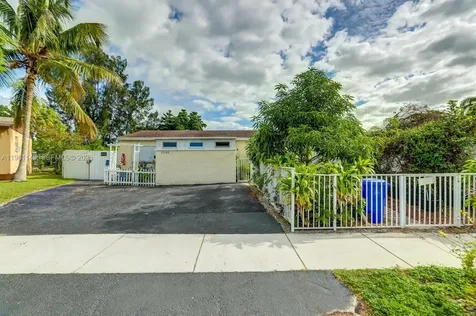 2200 SW 42nd Way Fort Lauderdale FL 33317