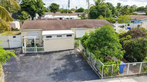 2200 SW 42nd Way Fort Lauderdale FL 33317