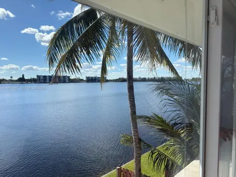1284 NE 191 North Miami Beach FL 33179