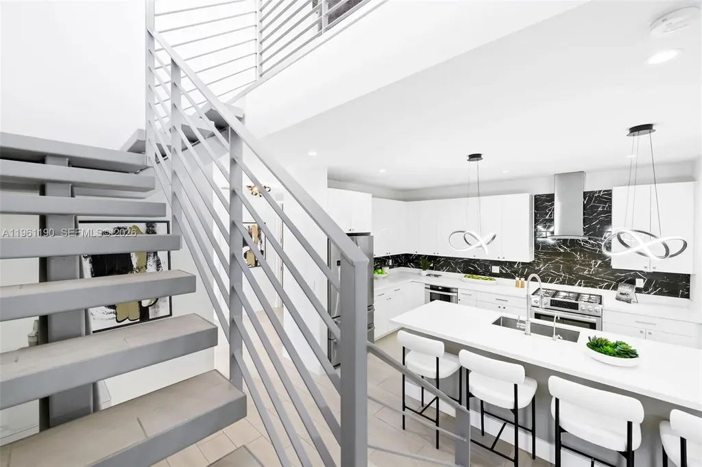 811 NE 17th Way Fort Lauderdale FL 33304