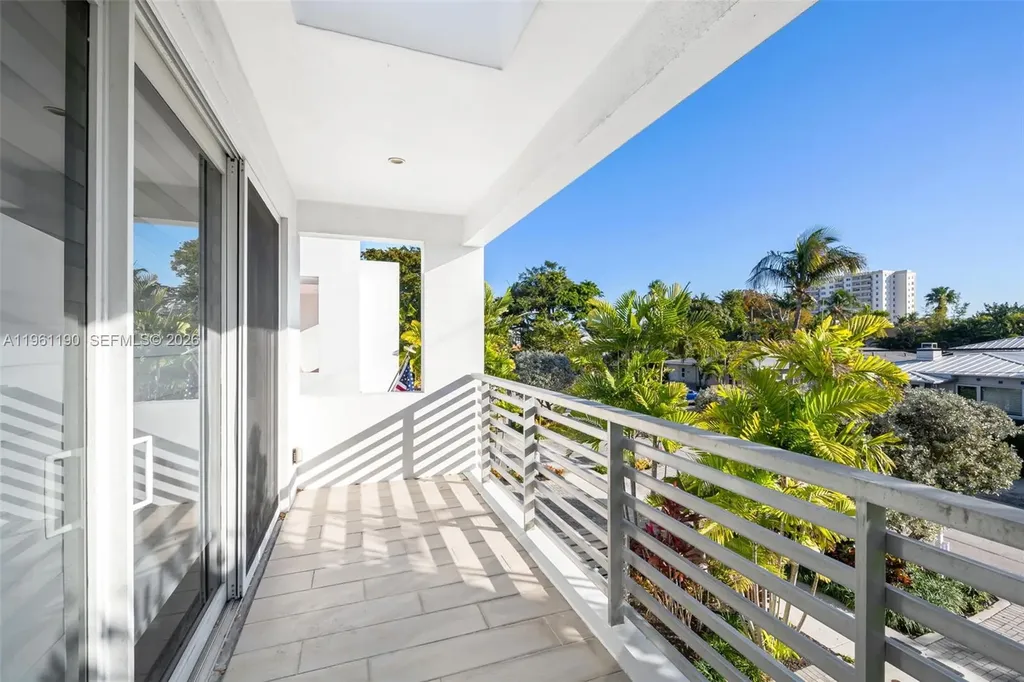 811 NE 17th Way Fort Lauderdale FL 33304