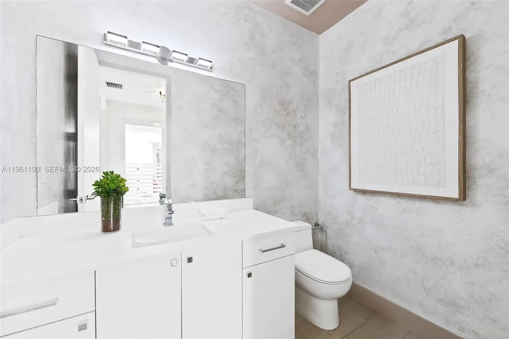 811 NE 17th Way Fort Lauderdale FL 33304