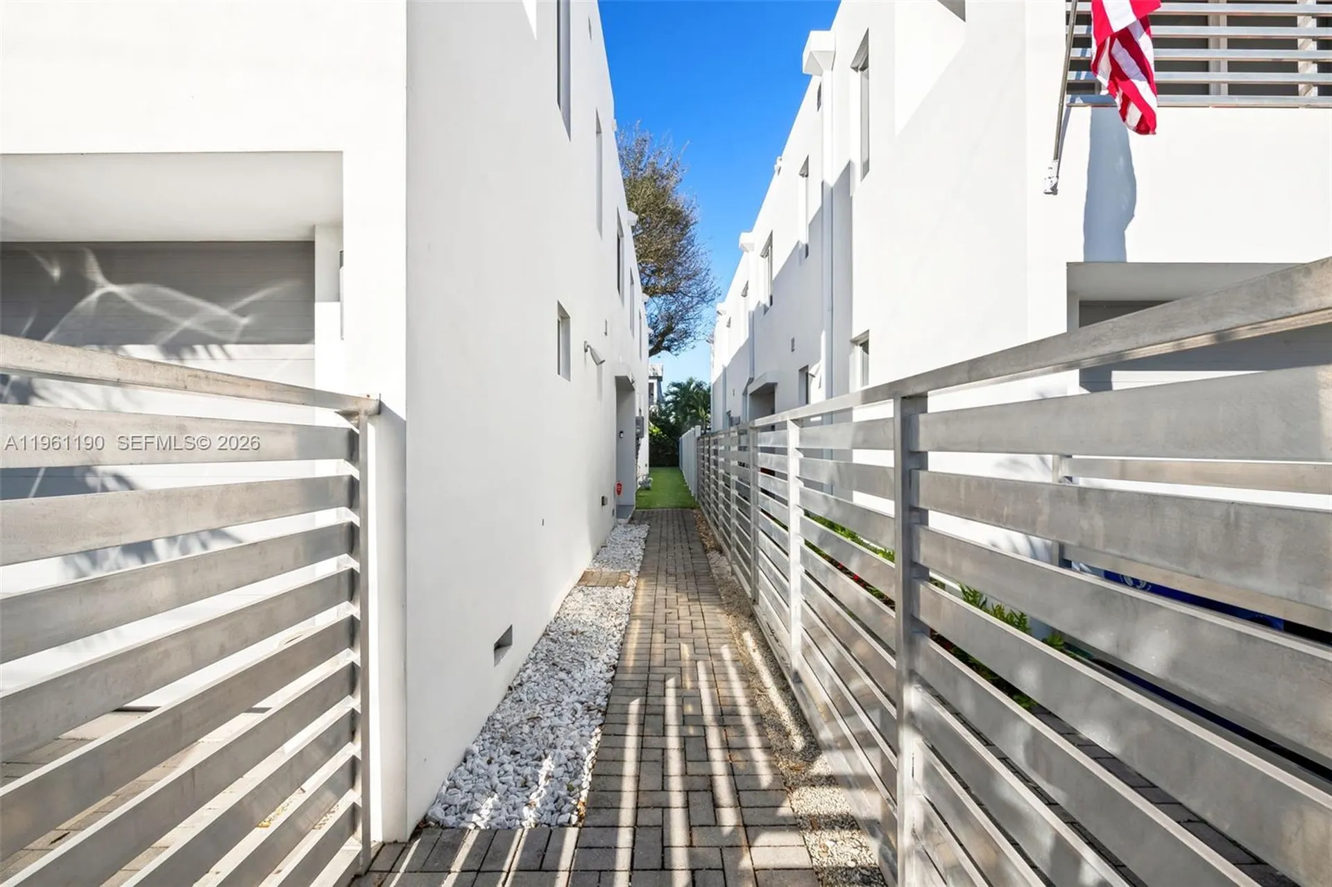 811 NE 17th Way Fort Lauderdale FL 33304