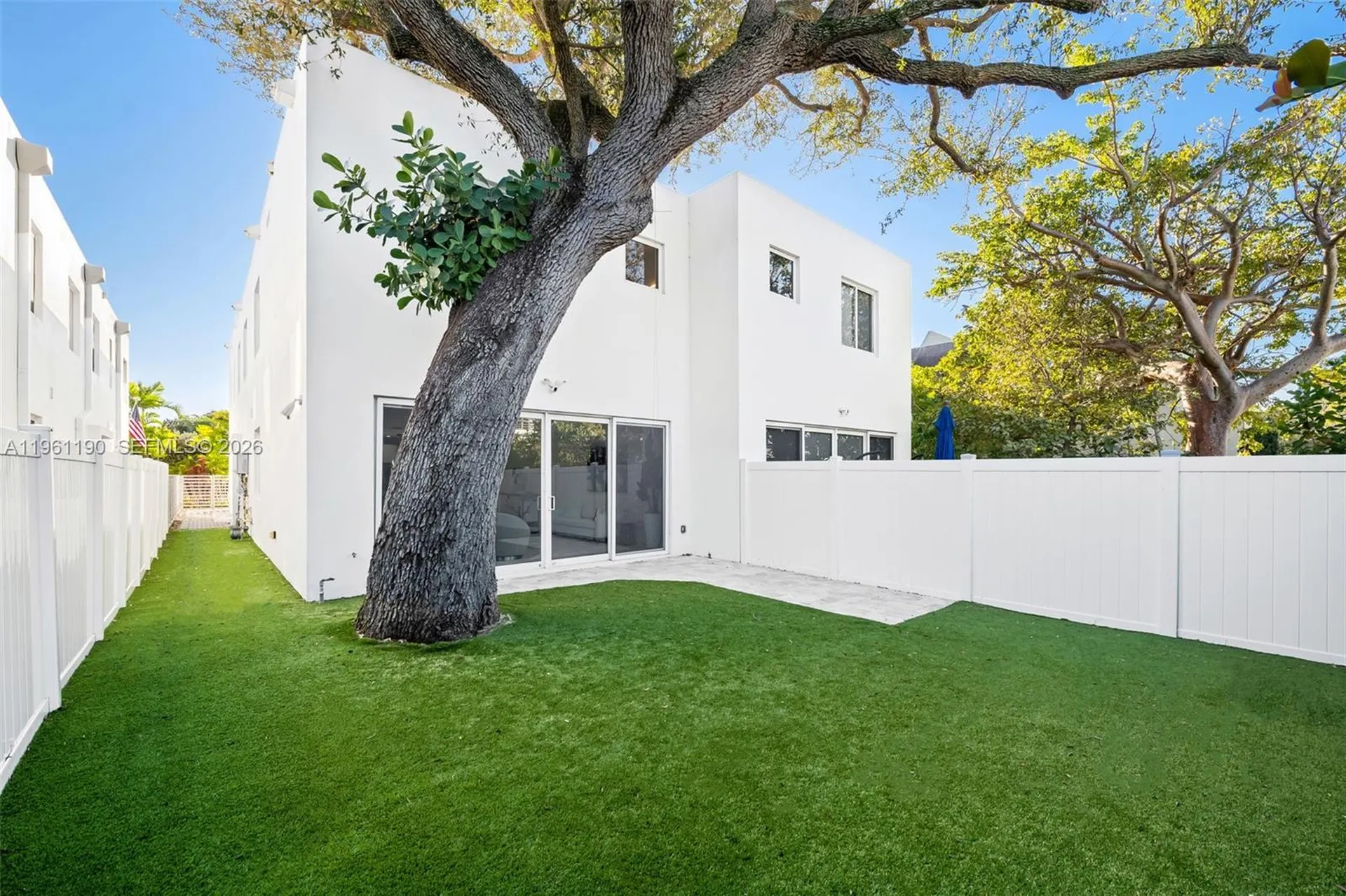 811 NE 17th Way Fort Lauderdale FL 33304