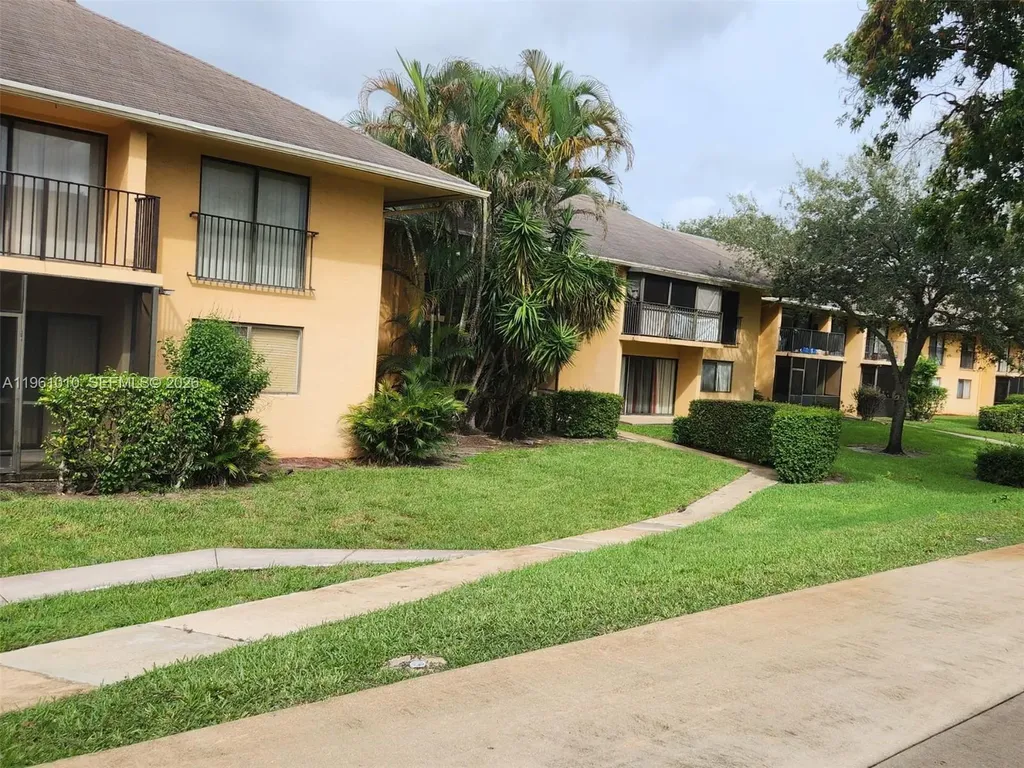 5921 Washington Street Hollywood FL 33023