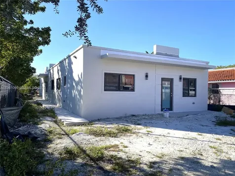 2474 W 4th Court Hialeah FL 33010