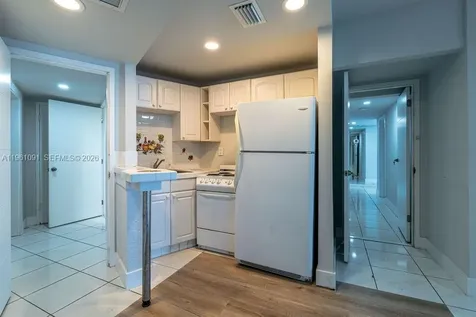 5401 Collins Avenue Miami Beach FL 33140