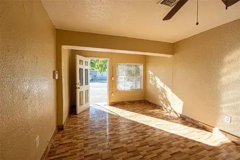 4719 NW 32nd Avenue Miami FL 33142