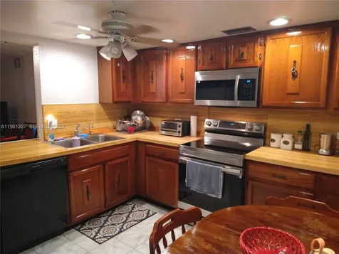 7554 Stirling Road Davie FL 33024
