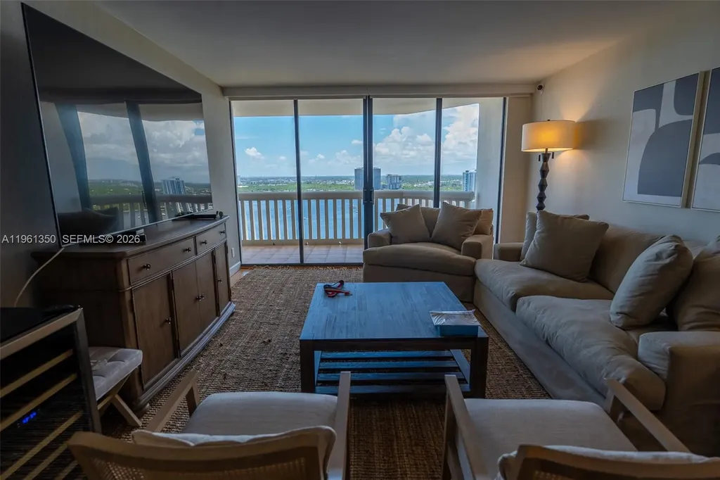1000 W Island Boulevard Aventura FL 33160