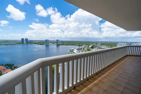 1000 W Island Boulevard Aventura FL 33160