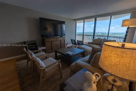 1000 W Island Boulevard Aventura FL 33160