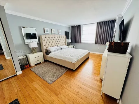 18051 Biscayne Boulevard Aventura FL 33160