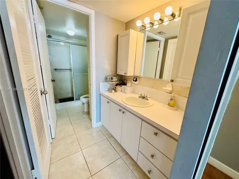 18051 Biscayne Boulevard Aventura FL 33160