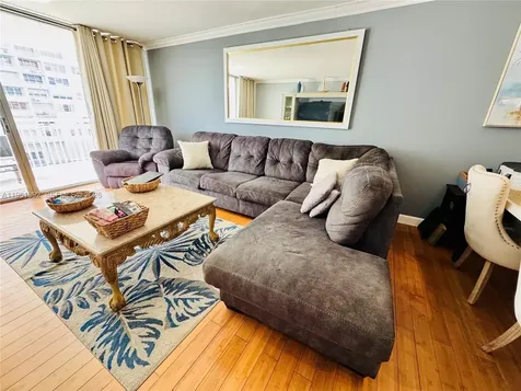 18051 Biscayne Boulevard Aventura FL 33160