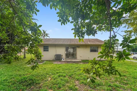 6141 Funston Street Hollywood FL 33023