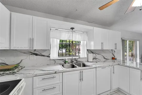 6141 Funston Street Hollywood FL 33023