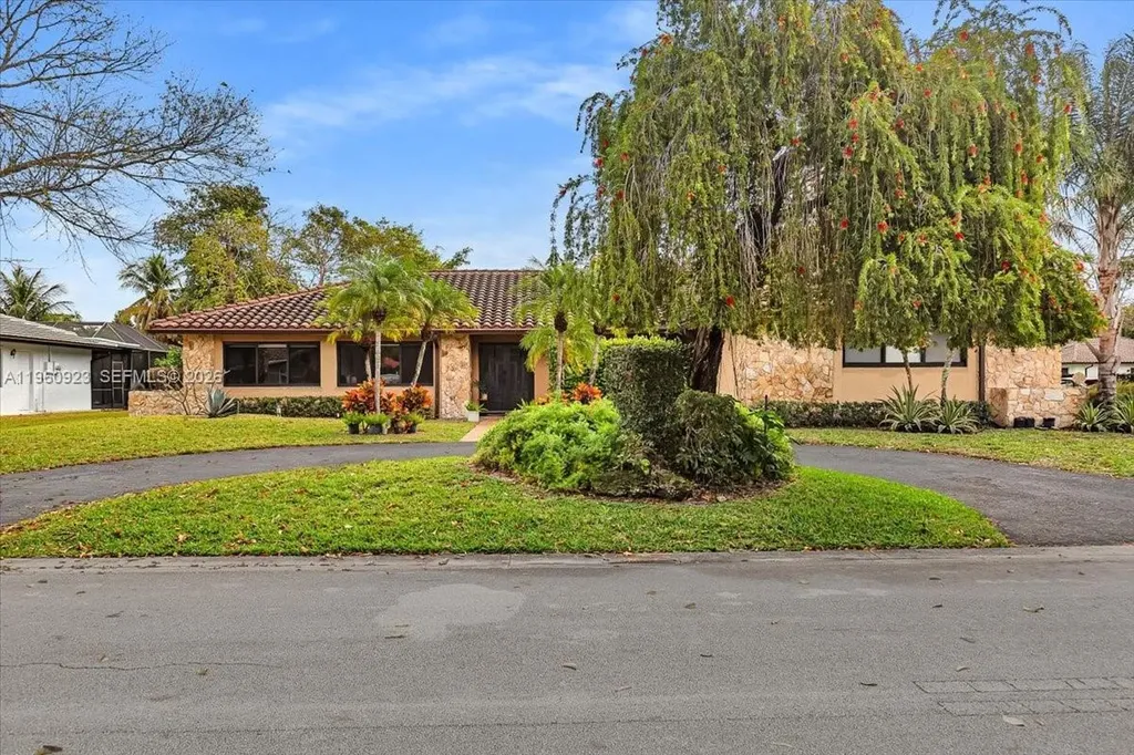 311 NW 101st Terrace Coral Springs FL 33071